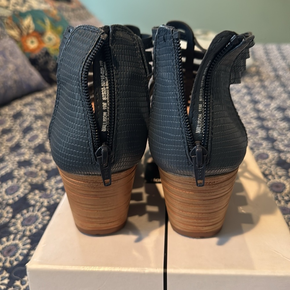 EUC Wedge Sandals - Picture 2 of 5